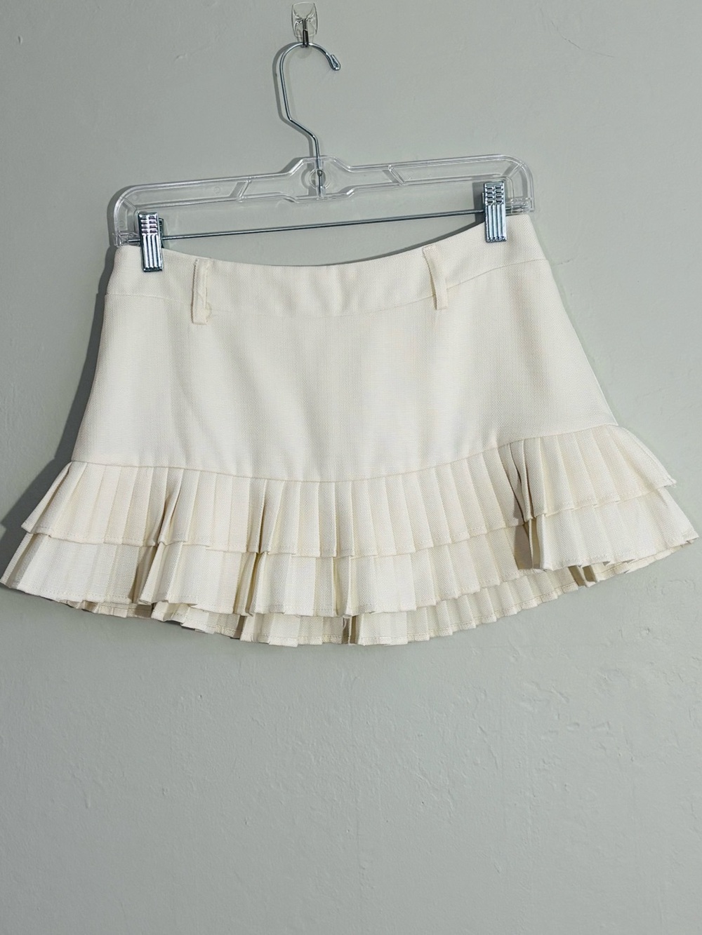 Cream micro-mini schoolgirl skort S NWOT